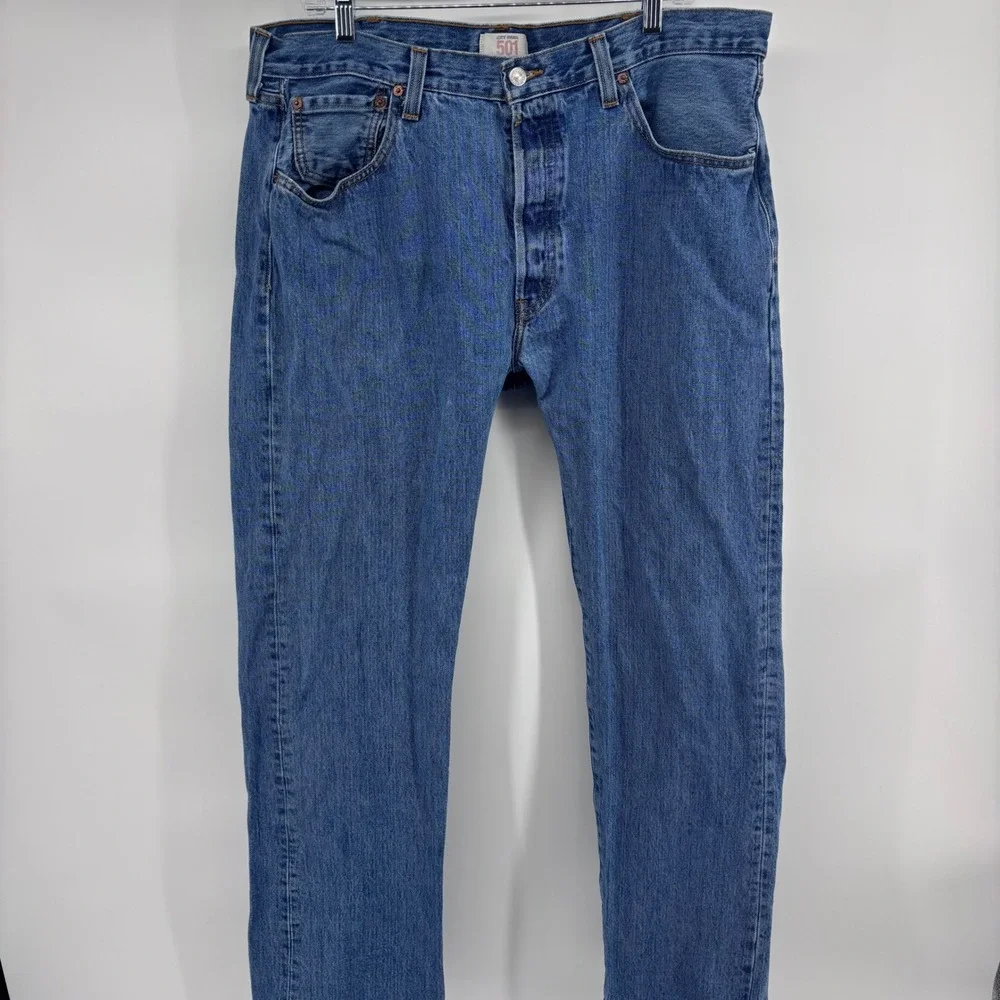 Levi's 501 Jeans Mens Straight Leg Button Fly Light‎ Wash Denim 38x32